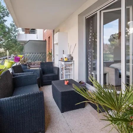 Nice Flat With Swimming-pool And Terrace On Left Side - Welkeys